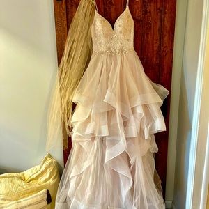 Elegant Bridal Gown worn once. Size: 6. Color: Misty Rose. Designer: Sincerity